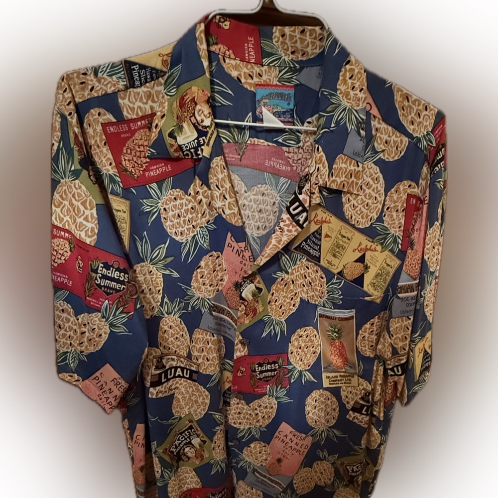 Original men’s Hawaiian print shirt.